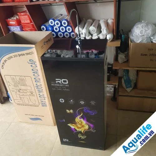 Máy lọc nước RO 9 cấp lọc kèm đèn UV diệt khuẩn Aquafit