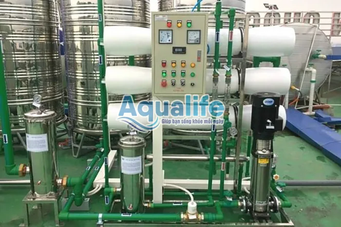Hệ thống máy lọc nước RO 2000L/h cho trường học 5 he thong may loc nuoc ro 2000l h cho truong hoc 4