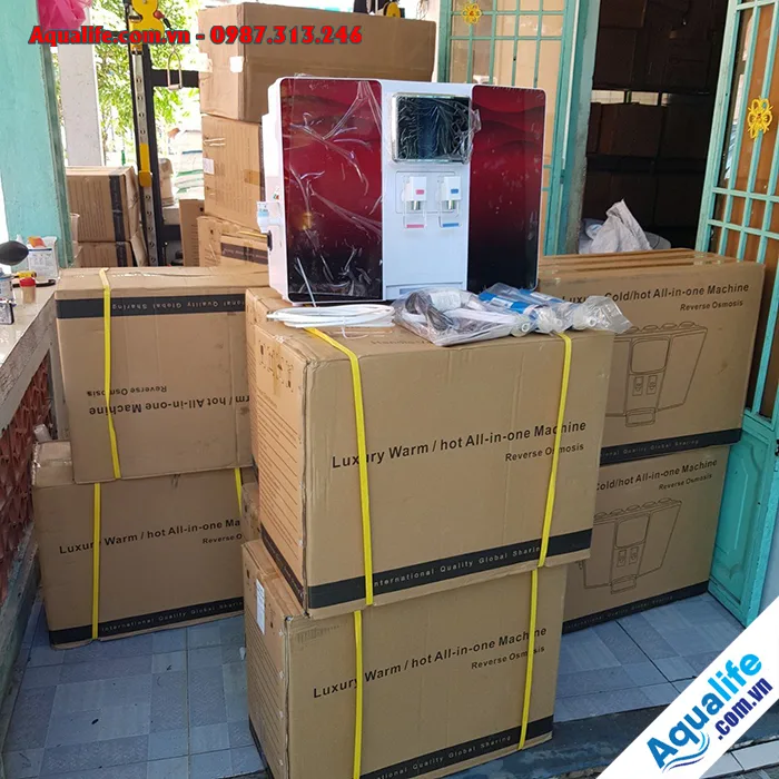 may loc nuoc nong lanh treo tuong 3