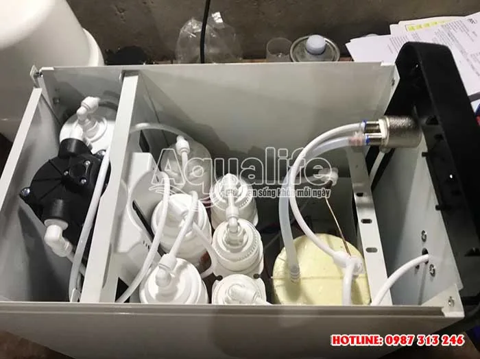 Máy lọc nước nóng nguội để bàn Fuliza - Giải pháp sạch và tiện lợi cho mọi gia đình.