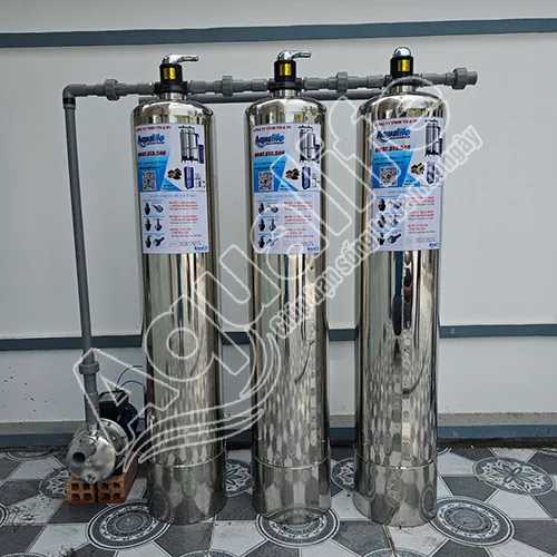 Hệ thống 3 trụ inox lọc nước sinh hoạt đầu nguồn 1 Hệ thống 3 trụ inox lọc nước sinh hoạt đầu nguồn