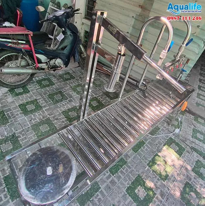Bàn chiết rót bình nước 20 lít kèm mâm xoay sấy màng co