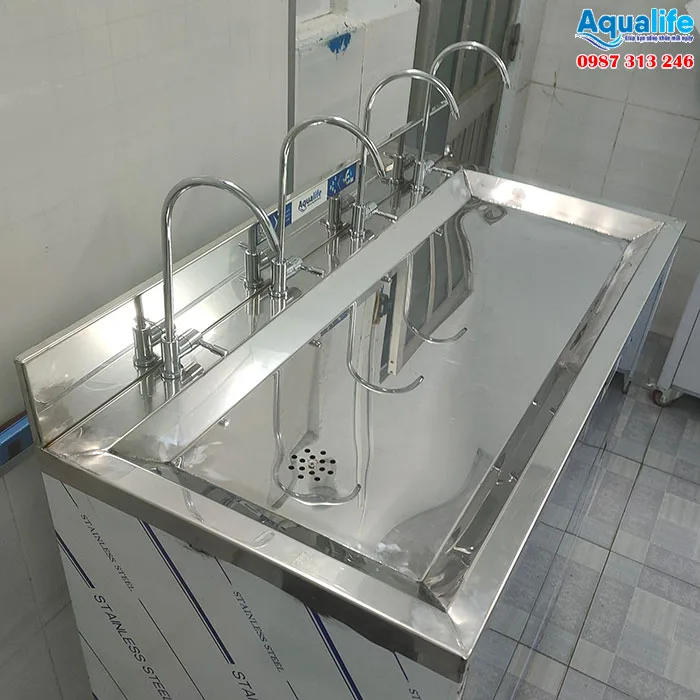 Máy lọc nước công nghiệp 50 l/h 4 vòng cong + máng thu nước thừa