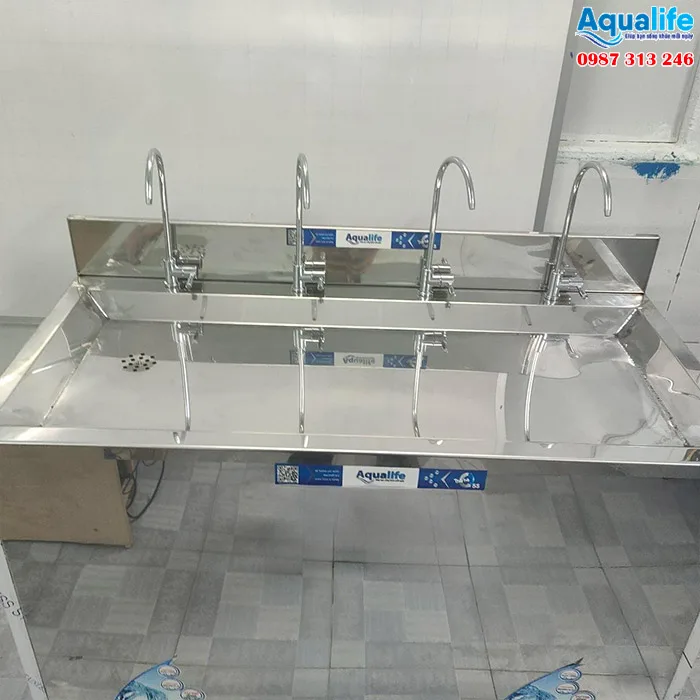Thiết bị lọc nước RO công nghiệp 65 lít/giờ với tủ inox và 4 vòi