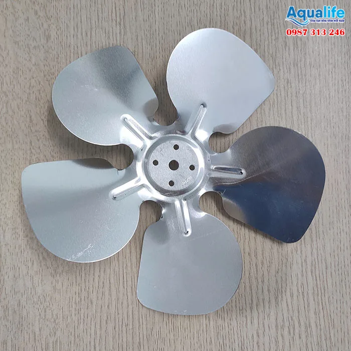 Quạt giải nhiệt và motor quạt máy lọc nước nóng lạnh