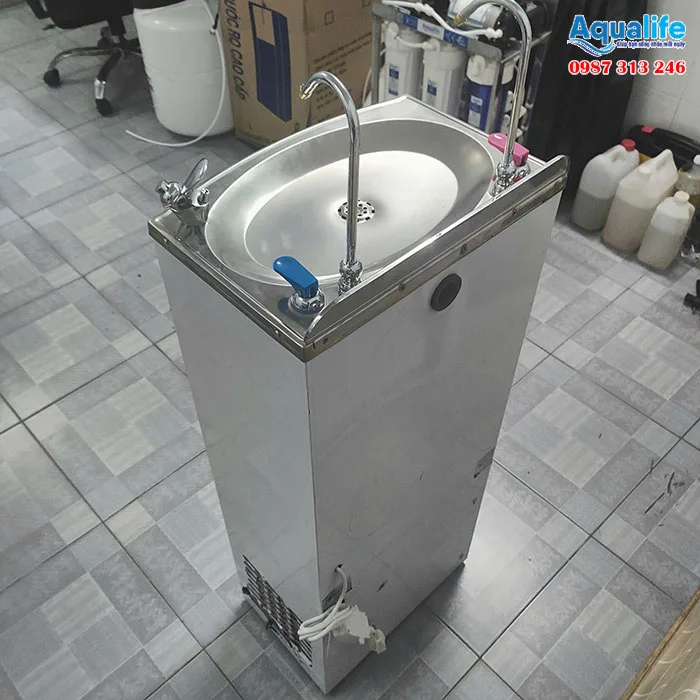 Máy lọc nước đặt trong văn phòng làm việc
