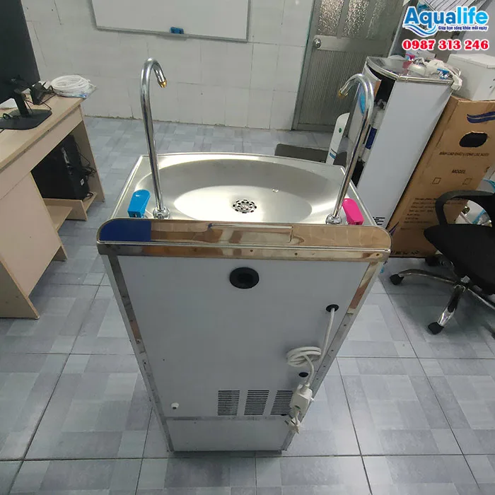Máy lọc nước RO nóng lạnh 2 vòi tủ inox