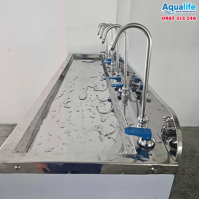 Máy lọc nước 6 vòi với 4 cấp lọc và đèn UV diệt khuẩn