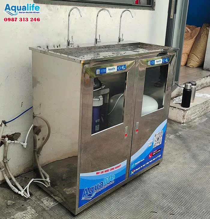 Tủ inox 2 cánh sang trọng, chống gỉ sét cho máy lọc nước công nghiệp