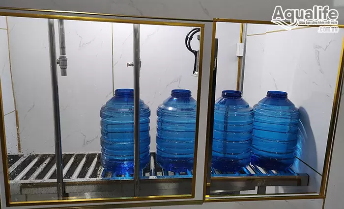Bình nhựa pet 20 lít cho dây chuyền sản xuất nước đóng bình 4 Bình nhựa 20 lít PET an toàn, đạt chuẩn trong sản xuất nước đóng bình