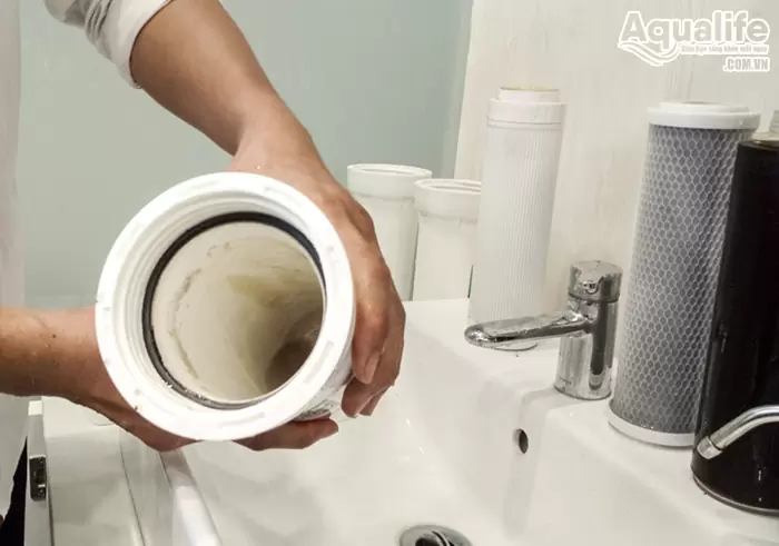 Nước có cặn bẩn dù đã dùng máy lọc nước gia đình