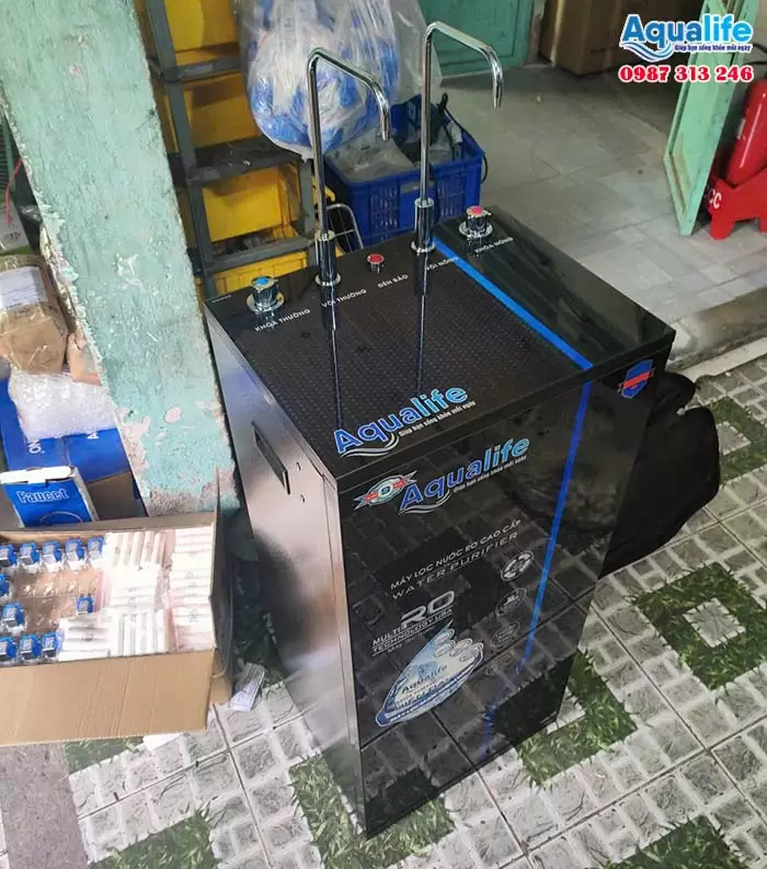 Thiết kế tủ kính cường lực in 3D sang trọng máy lọc nước Aqualife