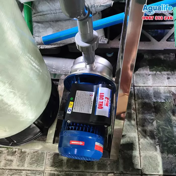 Lọc nước nhiễm vôi hiệu quả với hệ thống làm mềm nước 3 cột composite tự động