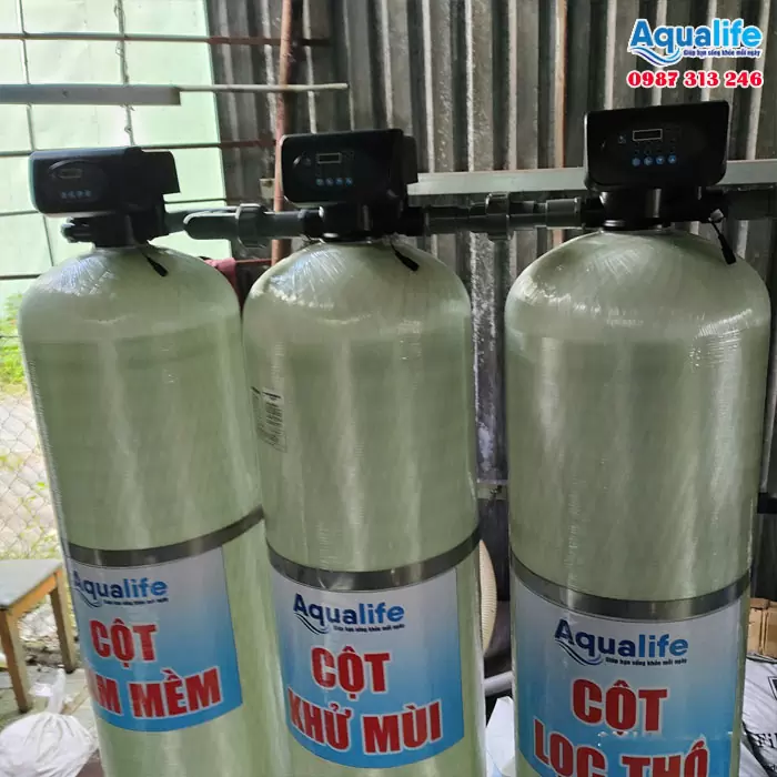 Thiết bị xử lý nước nhiễm đá vôi bằng hệ thống làm mềm 3 cột composite 1252