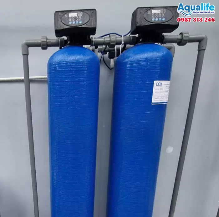Hệ thống lọc nước nhiễm phèn 2 cột composite 1054 tự động 7 Thiết bị xử lý nước giếng khoan nhiễm phèn sắt 2 cột composite 1054