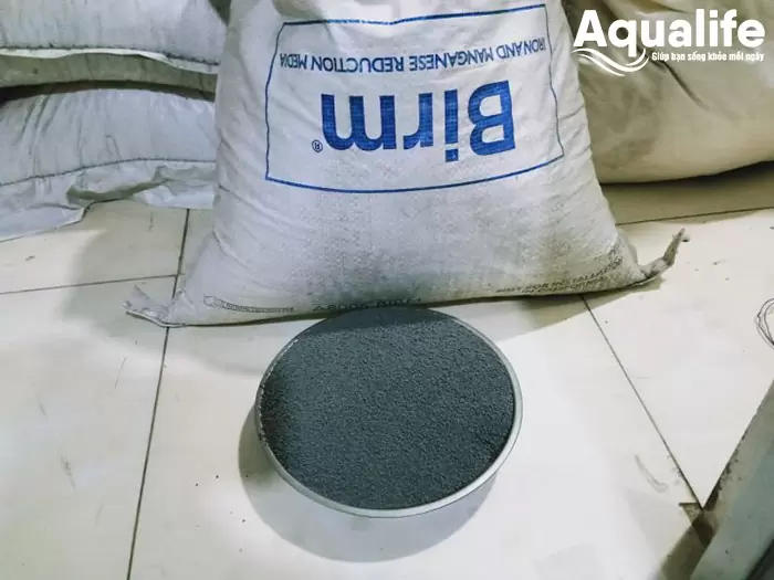 Vật liệu lọc nước nhiễm phèn mangan trong giếng khoan 2 Hạt Birm xử lý nước giếng khoan nhiễm phèn sắt