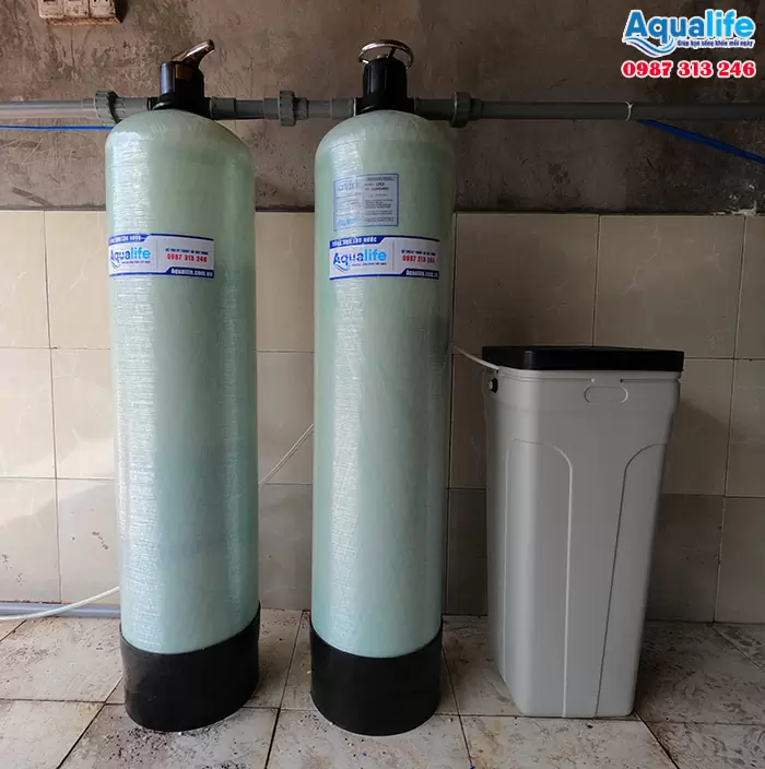 Bộ 2 cột composite 1252 van tay làm mềm nước 6 Hệ thống làm mềm nước 2 cột composite 1252 van tay xử lý nước cứng hiệu quả
