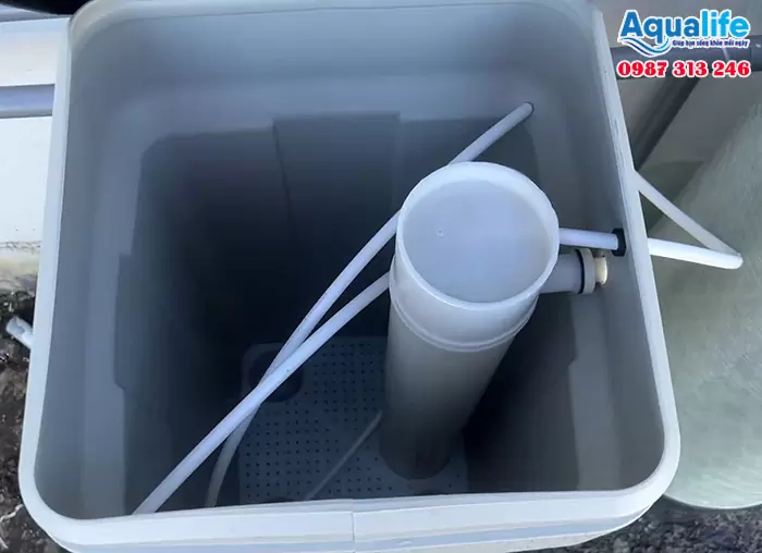 Hệ thống 2 cột composite 1252 tự động lọc làm mềm nước 10 Thùng muối hoàn nguyên trong hệ thống lọc nước nhiễm đá vôi 2 cột 1252