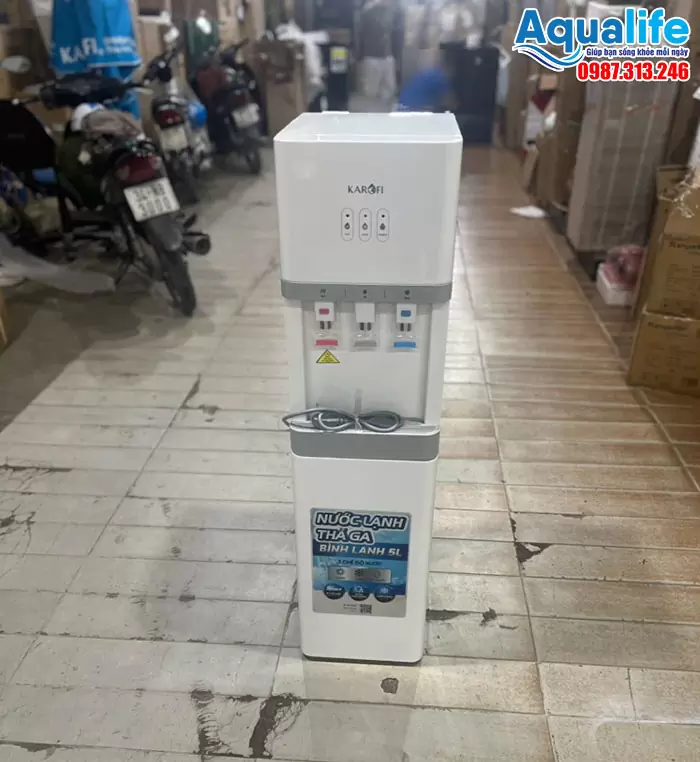 Máy lọc nước 3 vòi nóng lạnh KAROFI HCV208RO 10 Máy lọc nước 3 vòi nóng lạnh Karofi HCV208RO hiện đại