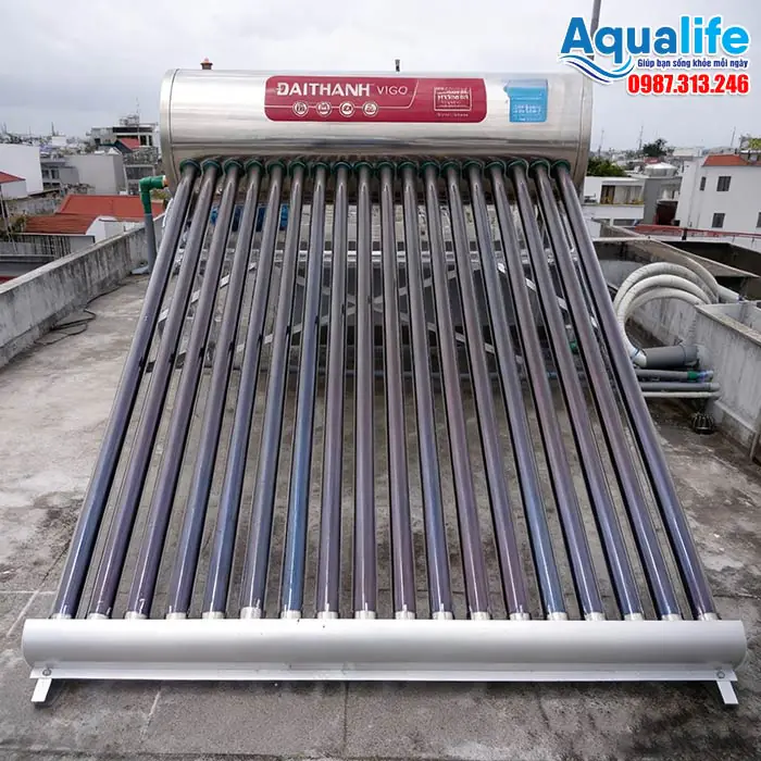 Lắp đặt máy nước nóng Đại Thành VIGO 270L F70-18 trên sân thượng.