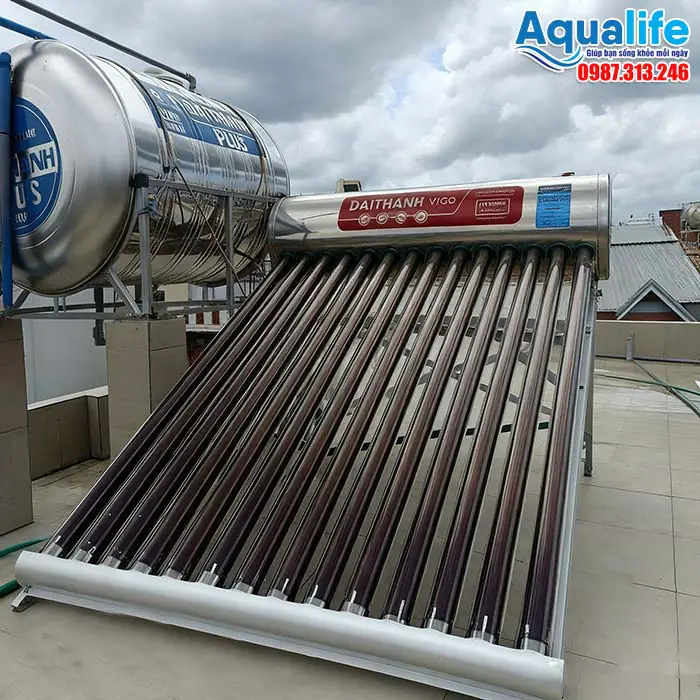 Trọn bộ nước nóng mặt trời Đại Thành VIGO 210L F70 6 Trọn bộ máy nước nóng mặt trời Đại Thành VIGO 210L F70 lắp đặt hoàn thiện.