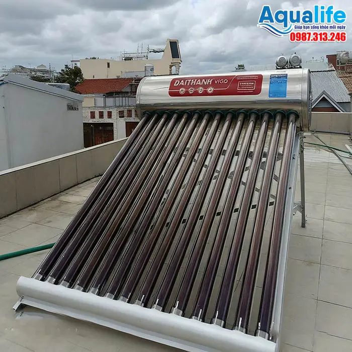 Trọn bộ nước nóng mặt trời Đại Thành VIGO 210L F70 8 Hình ảnh thực tế lắp đặt máy nước nóng mặt trời Đại Thành VIGO 210L.