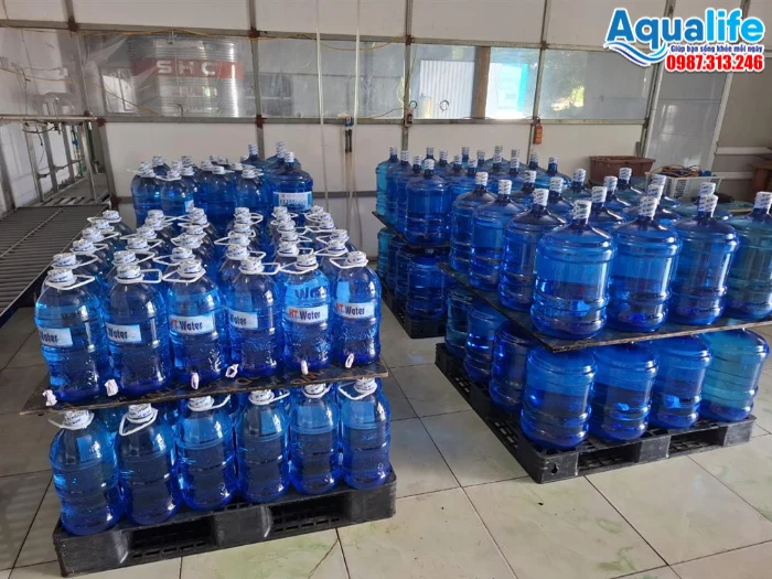 Bình PET dung tích 20l dùng trong dây chuyền sản xuất nước uống