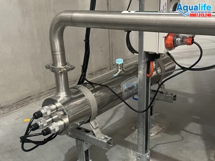 Đèn UV diệt khuẩn inox chất lượng cao lắp đặt trong hệ thống lọc nước công nghiệp