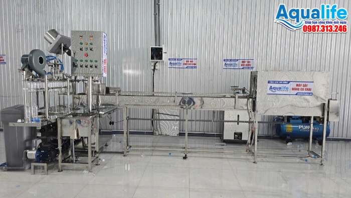 Mô hình máy chiết rót đóng nắp sấy màng co chai tự động 3 trong 1