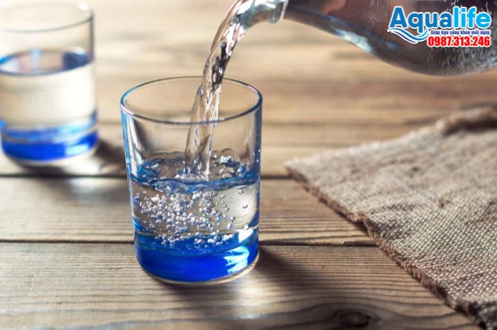 Lựa chọn nước tinh khiết nước khoáng và nước ion kiềm phù hợp