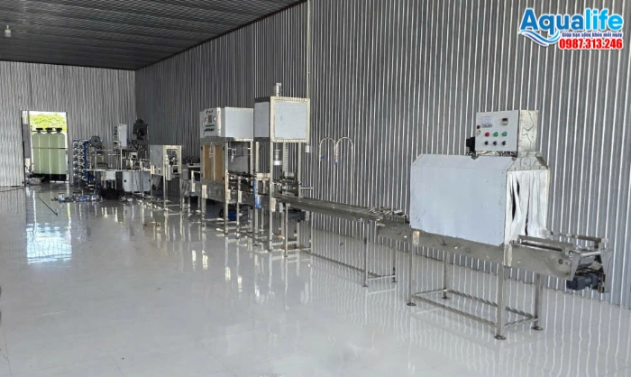 Toàn cảnh xưởng sản xuất và dây chuyền lọc nước đóng bình trọn gói