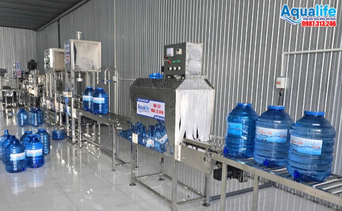 Máy sấy màng co và băng tải thành phẩm bình nước 20L Aqualife