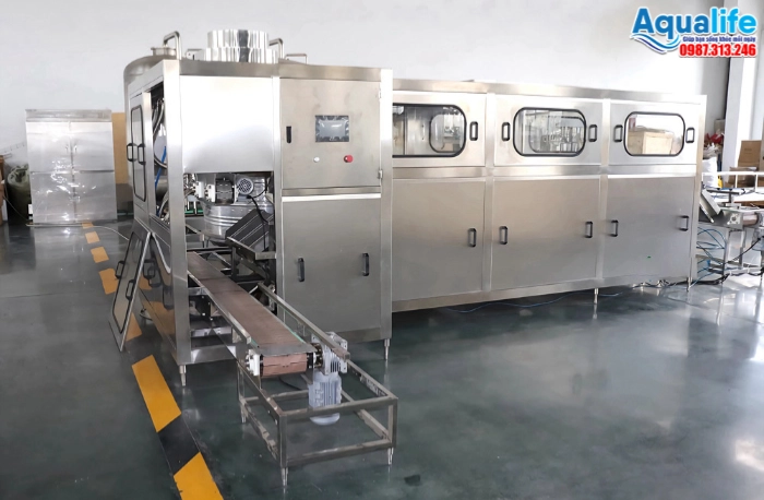 Dây chuyền súc rửa chiết rót bình 20L tự động inox 304 xưởng nước