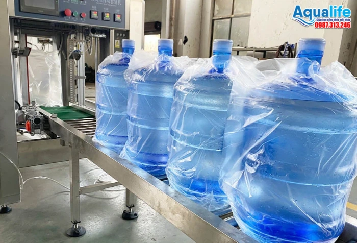 Dây chuyền sản xuất nước đóng bình từ nước giếng khoan công đoạn đóng gói bình 20L