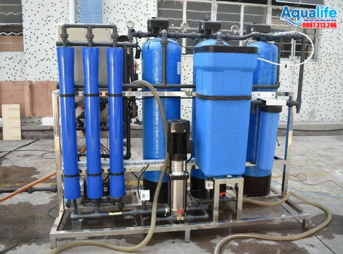 Chi Phí Lắp Đặt Hệ Thống Sản Xuất Nước Tinh Khiết Trọn Gói 2 Hệ thống sản xuất nước tinh khiết RO công nghiệp khung bệ inox