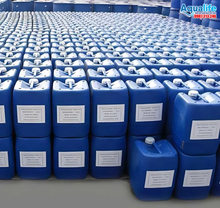 Kho lưu trữ số lượng lớn can hóa chất chống cáu cặn màng RO công nghiệp chính hãng=
