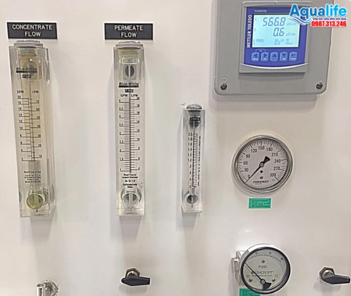 Cụm lưu lượng kế đo lưu lượng nước thải concentrate và nước tinh khiết permeate trên hệ thống RO