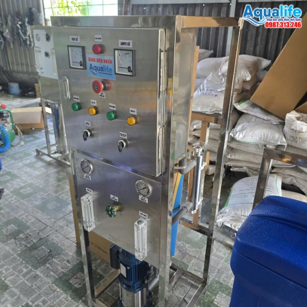 Máy lọc nước RO công nghiệp 250 l/h tự động chuẩn BYT 14 Tủ điện điều khiển máy lọc nước công nghiệp tự động và bơm tăng áp trục đứng