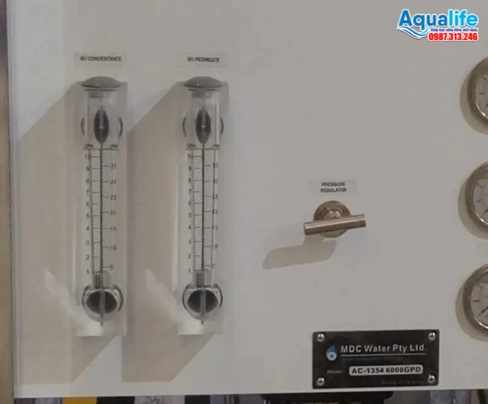 Vai Trò Của Đồng Hồ Đo Lưu Lượng Và Độ Dẫn Điện Trong Hệ Thống RO 3 Cân chỉnh van điều tiết dòng xả thải tối ưu tỷ lệ thu hồi nước màng RO